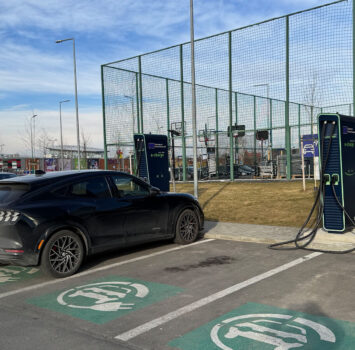 statii-incarcare-electrica-decathlon-brasov-03 statii-incarcare-electrica-decathlon-brasov-03